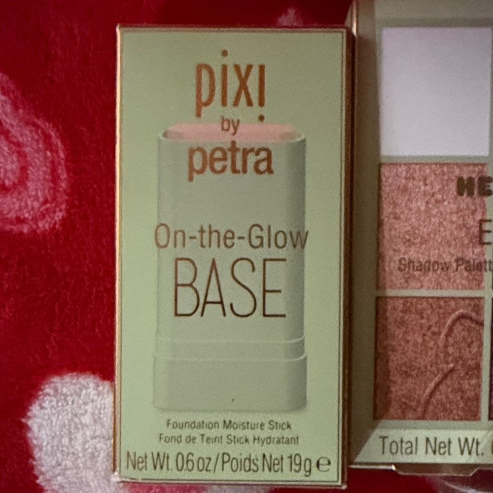 PIXI Makeup Set with Pink Glam Bag - Picture 2 of 8